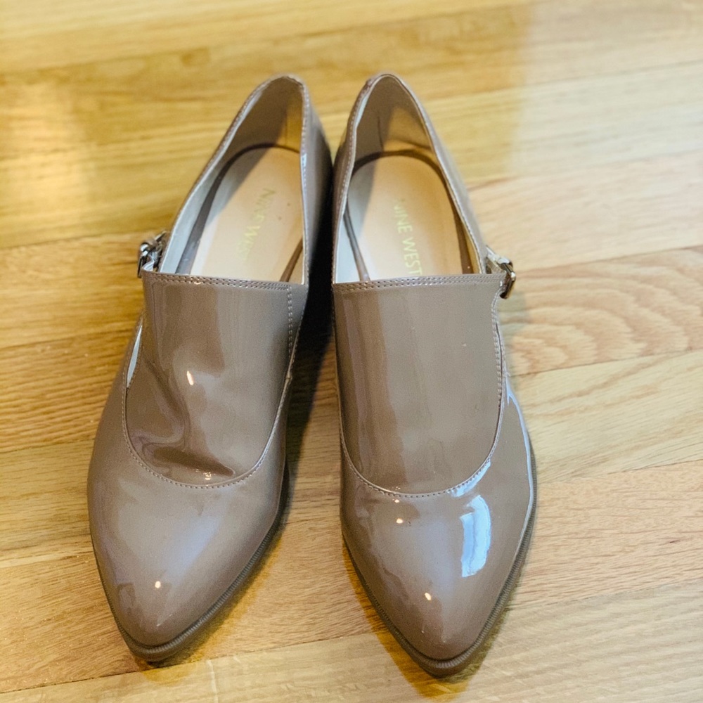 Nine West nude loafers
